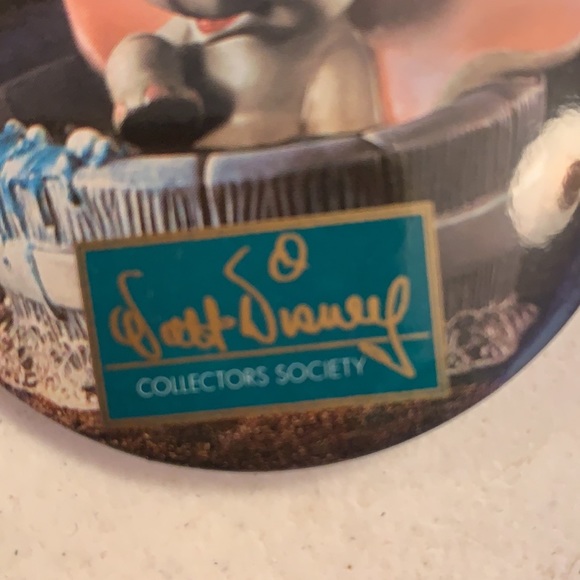 Walt Disney Collector’s Society Dumbo Button - Picture 2 of 4